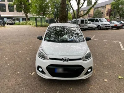Gebraucht Hyundai i10 67 PS (49 kW) 2015 Weiß Kleinwagen
