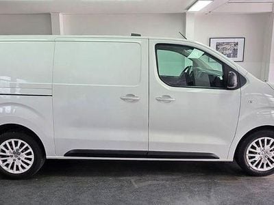 Weiß Gebraucht 2022 Opel Vivaro Van / Kleinbus | 10.900 €