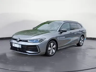 Gebraucht VW Passat R-line 193 PS (141 kW) 2025 Grau Kombi