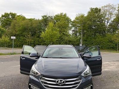 Second-hand Hyundai Santa Fe Premium 200 CP (147 kW) 2018 Albastru SUV