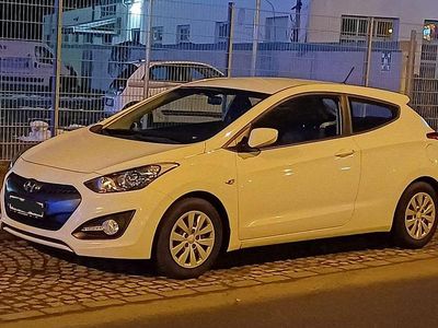 Gebraucht Hyundai i30 110 PS (80 kW) 2015 Weiß Coupé