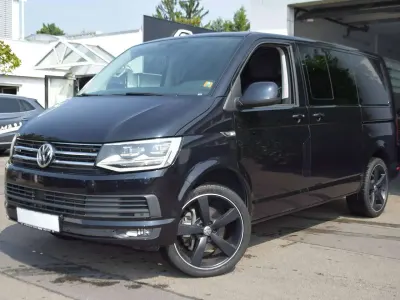 Gebraucht VW Caravelle Comfortline 204 PS (150 kW) 2017 Deep black perleffekt Van