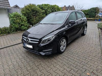 Second-hand Mercedes B200 136 CP (100 kW) 2015 Negru Monovolum