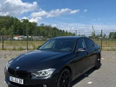 Gebraucht BMW 320 184 PS (135 kW) 2013 Schwarz Limousine