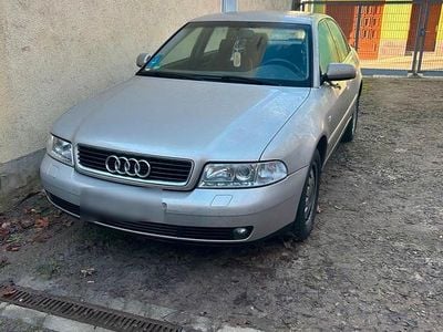 Gebraucht Audi A4 125 PS (91 kW) 1999 Gold Limousine