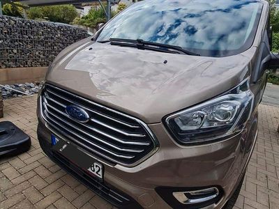 Gebraucht Ford Tourneo 131 PS (96 kW) 2018 Gold Van / Kleinbus