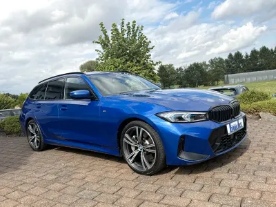 Gebraucht BMW 330 M Sport 286 PS (210 kW) 2023 Portimao blau metallic Kombi