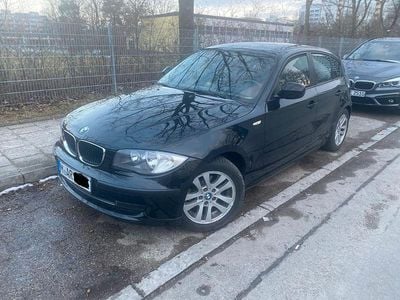 Gebraucht BMW 116 122 PS (89 kW) 2010 Schwarz Kleinwagen