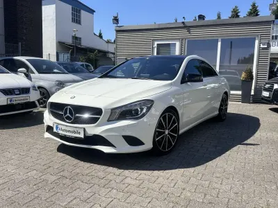 Gebraucht Mercedes CLA180 Urban 122 PS (89 kW) 2015 Weiß Coupé