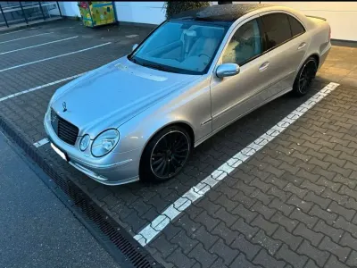 Gebraucht Mercedes E240 Avantgarde 177 PS (130 kW) 2005 Silber Limousine