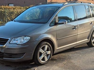 Grau Gebraucht 2009 VW Touran Highline Van / Kleinbus | 6.400 € (Teuer)
