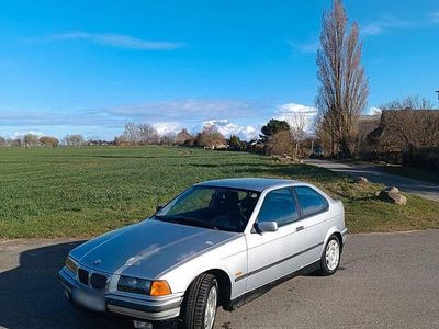 Usado BMW 316 Basis 102 HP (75 kW) 1996 Prateado Coupé