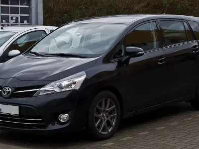 Gebraucht Toyota Verso Comfort 147 PS (108 kW) 2013 Schwarz Van / Kleinbus