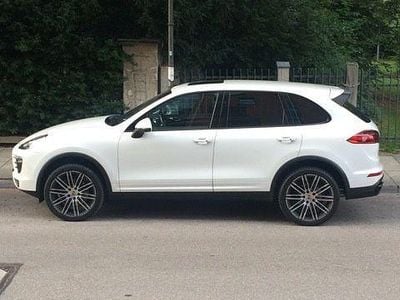 Second-hand Porsche Cayenne 299 CP (219 kW) 2015 Alb SUV