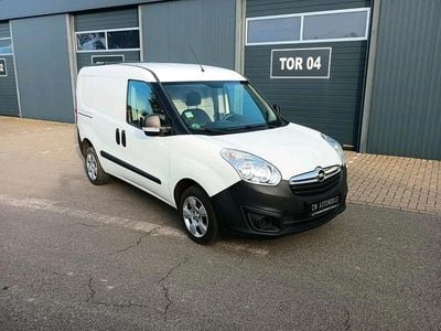 Weiß Gebraucht 2015 Opel Combo Van / Kleinbus | 5.999 € (Etwas zu teuer)