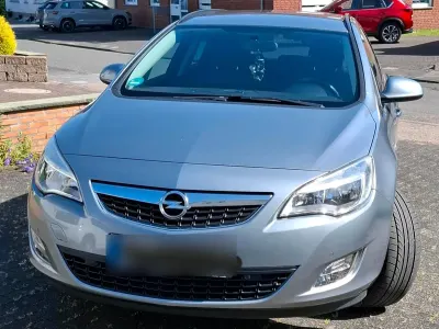 Gebraucht Opel Astra 140 PS (102 kW) 2012 Grau Kombi