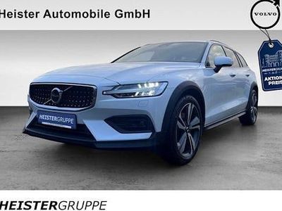 Weiß Gebraucht 2023 Volvo V60 CC Plus Kombi | 39.990 € (Etwas zu teuer)