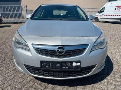Second-hand Opel Astra Cosmo 140 CP (102 kW) 2010 Argintiu Berlinǎ