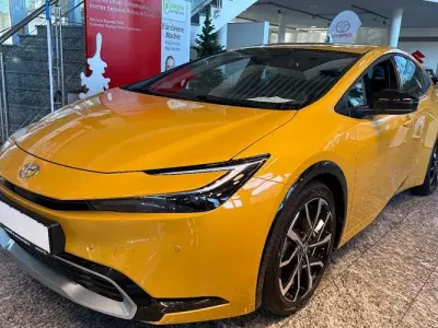Nuova Toyota Prius Executive 223 CV (164 kW) 2025 Giallo Utilitaria