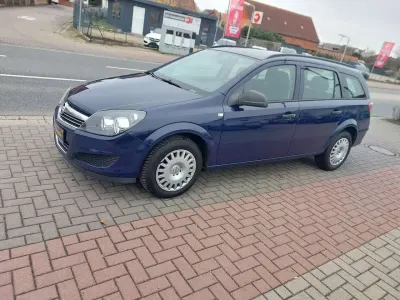 Gebraucht Opel Astra Selection 116 PS (85 kW) 2010 Royal blau (s2) Kombi