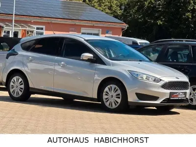 Gebraucht Ford Focus Trend 125 PS (91 kW) 2016 Polarsilber metallic Limousine