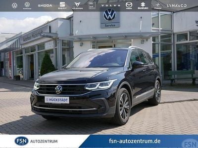 Gebraucht VW Tiguan Active 150 PS (110 kW) 2023 Schwarz (deep black perleffekt) SUV