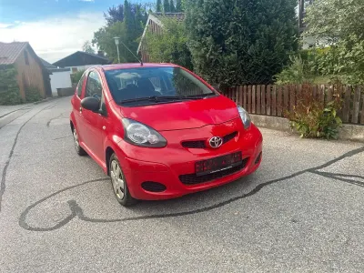 Gebraucht Toyota Aygo 68 PS (50 kW) 2010 Rot Kleinwagen