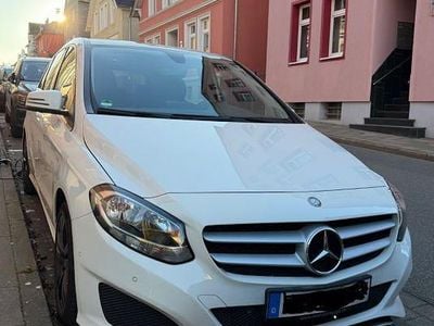 Gebraucht Mercedes B180 109 PS (80 kW) 2016 Weiß Van / Kleinbus