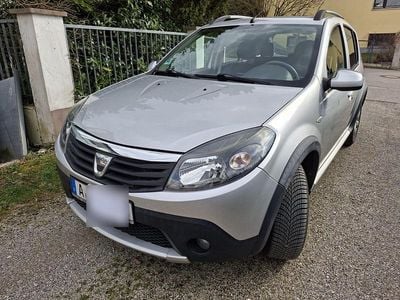 Gebraucht Dacia Sandero Stepway 84 PS (61 kW) 2012 Silber Limousine
