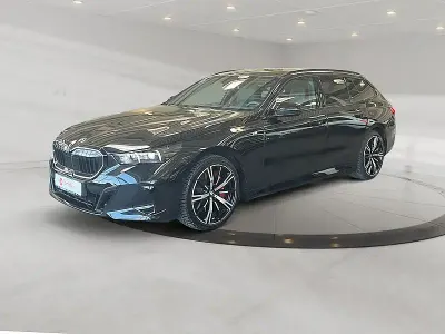 Gebraucht BMW 540 M Sport 286 PS (210 kW) 2025 Black sapphire metallic Kombi
