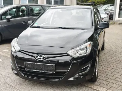Gebraucht Hyundai i20 Edition 86 PS (63 kW) 2013 Schwarz Kleinwagen