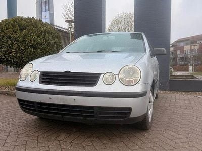 Gebraucht VW Polo Basis 64 PS (47 kW) 2004 Silber Kleinwagen