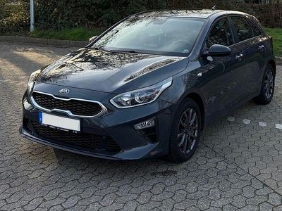 Gebraucht Kia Ceed Vision 99 PS (72 kW) 2018 Grau Kleinwagen