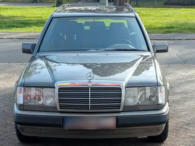 Gebraucht Mercedes E250 94 PS (69 kW) 1990 Grau Kombi