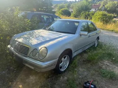 Gebraucht Mercedes E280 1998 Silber Limousine