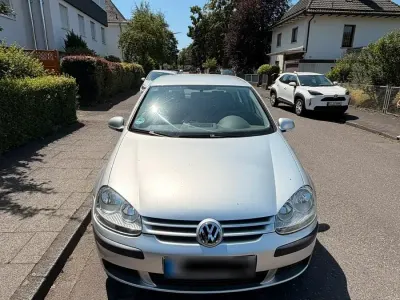 Gebraucht VW Golf V 75 PS (55 kW) 2005 Silber Kleinwagen