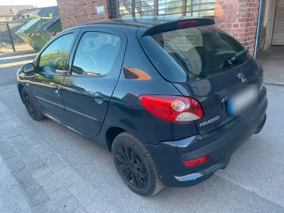 Gebraucht Peugeot 206+ 80 PS (58 kW) 2012 Schwarz Kleinwagen