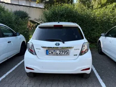 Gebraucht Toyota Yaris Life 101 PS (74 kW) 2013 Weiß Kleinwagen