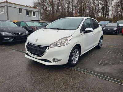 Weiß Gebraucht 2014 Peugeot 208 Style Kleinwagen | 4.490 € (Fairer Preis)