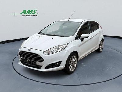 Gebraucht Ford Fiesta Titanium 101 PS (74 kW) 2015 Weiß Limousine