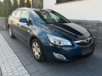 Gebraucht Opel Astra 110 PS (80 kW) 2011 Blau Kombi