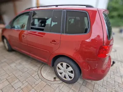 Gebraucht VW Touran Comfortline 105 PS (77 kW) 2015 Rot Van / Kleinbus