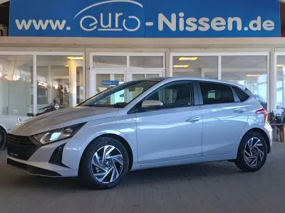 Ny Hyundai i20 Select 79 HK (58 kW) 2025 Diverse farben Hatchback
