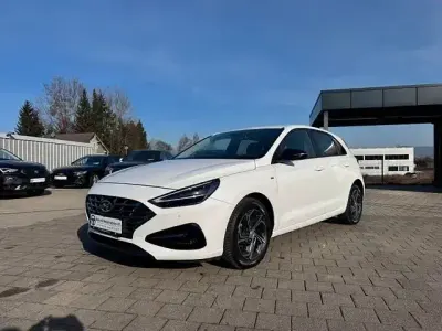 Brugt Hyundai i30 Intro Edition 120 HK (88 kW) 2021 Hvid Sedan