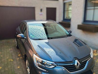 Grau Gebraucht 2016 Renault Mégane IV Experience Limousine | 7.700 € (Fairer Preis)