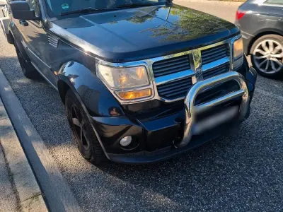 Gebraucht Dodge Nitro 177 PS (130 kW) 2010 Schwarz SUV
