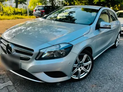 Gebraucht Mercedes A180 Style 122 PS (89 kW) 2014 Silber Kleinwagen