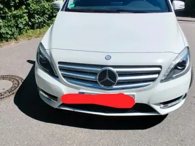 Gebraucht Mercedes B200 156 PS (114 kW) 2012 Weiß Kleinwagen