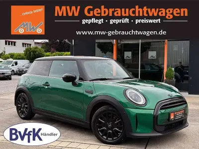 Gebraucht Mini Cooper Classic 136 PS (100 kW) 2023 Grün Kleinwagen