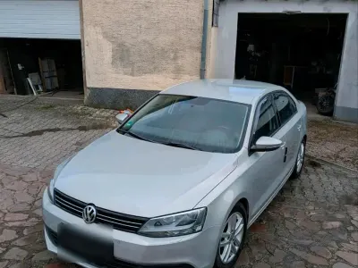 Używany VW Jetta 105 KM (77 kW) 2011 Srebrny Sedan/Limuzyna